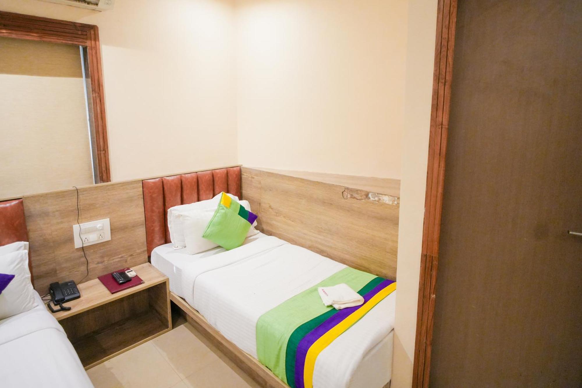 Hotel Skylink Hospitality Mahalaxmi Bombaim Exterior foto