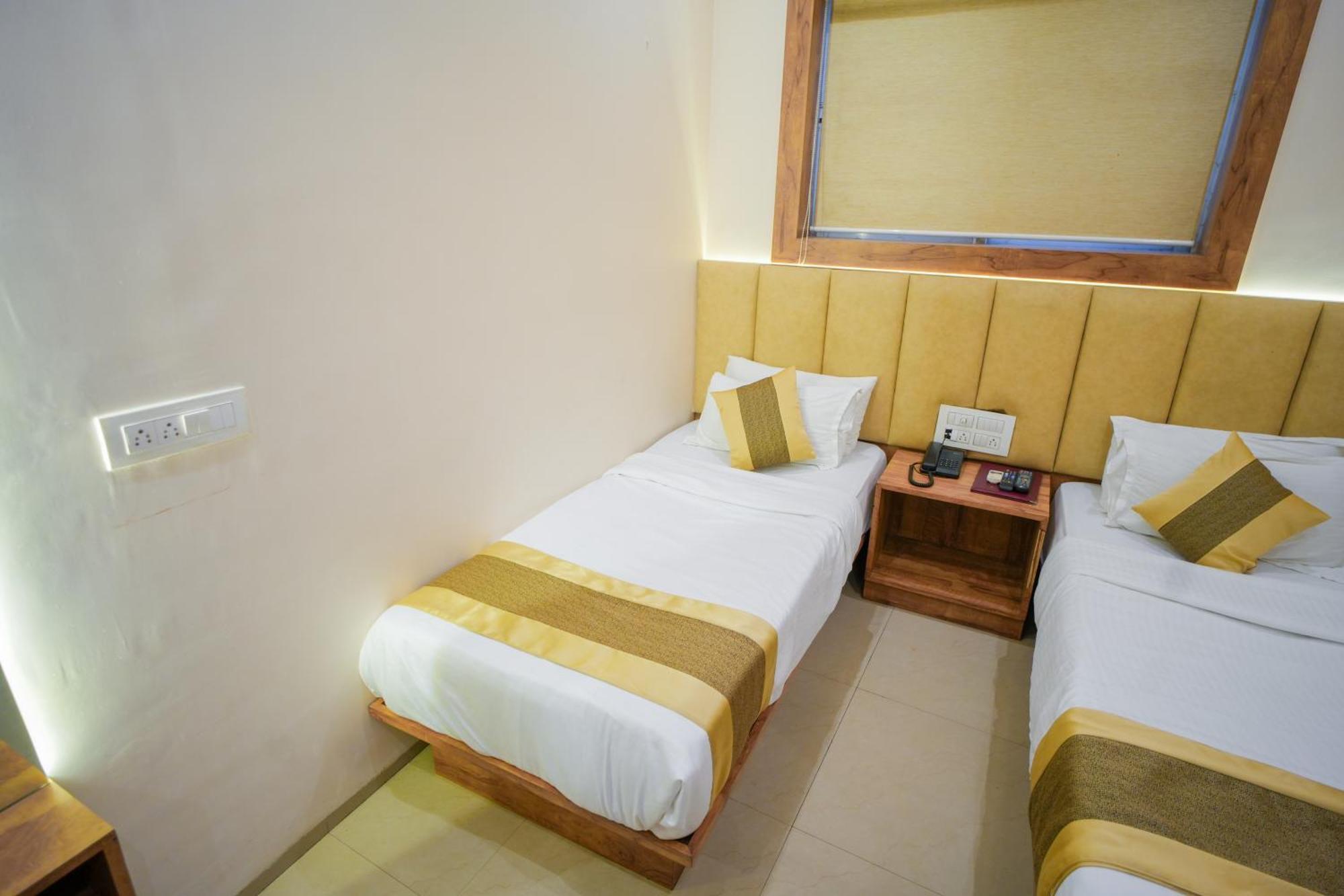 Hotel Skylink Hospitality Mahalaxmi Bombaim Exterior foto