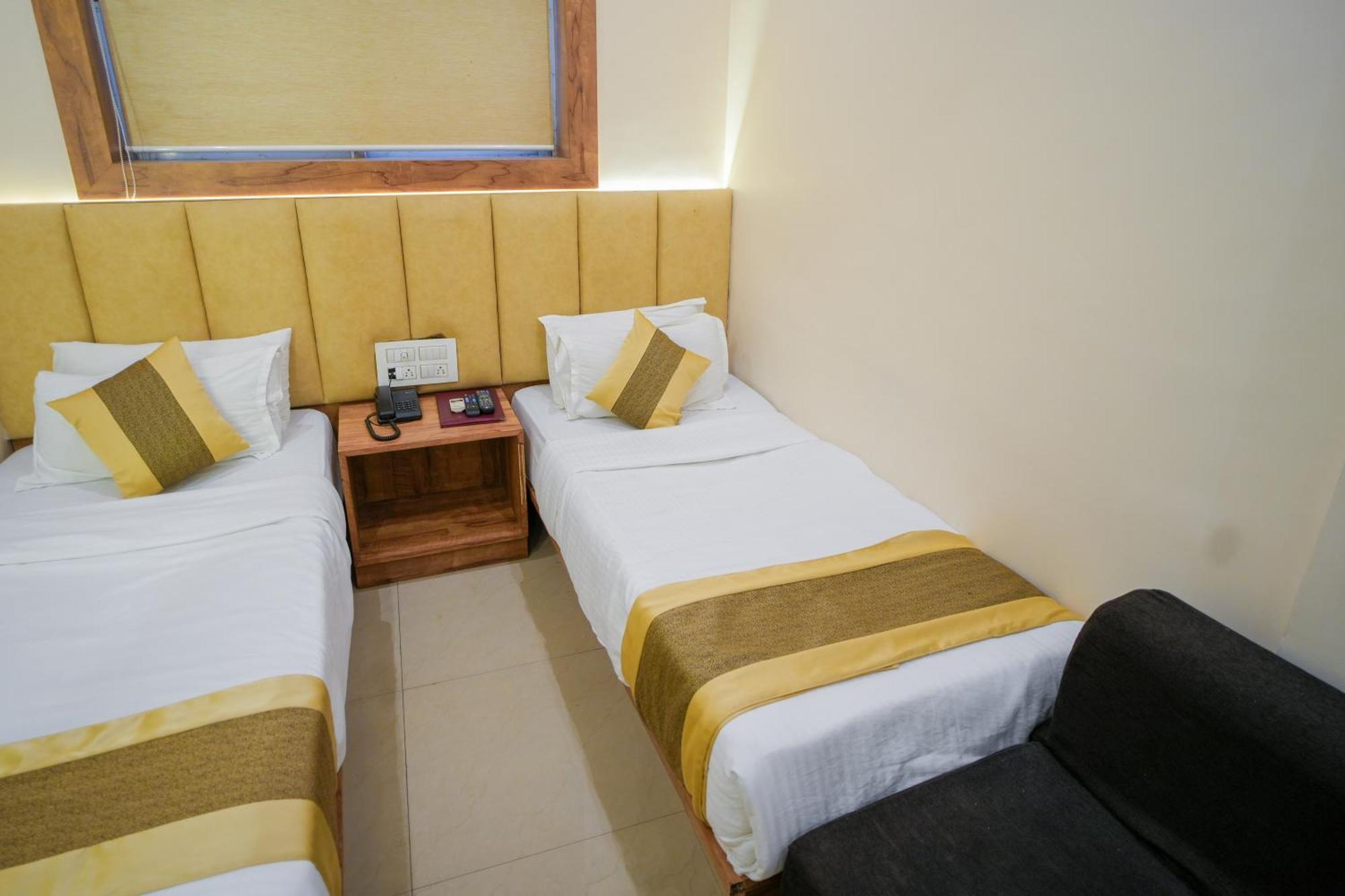 Hotel Skylink Hospitality Mahalaxmi Bombaim Exterior foto