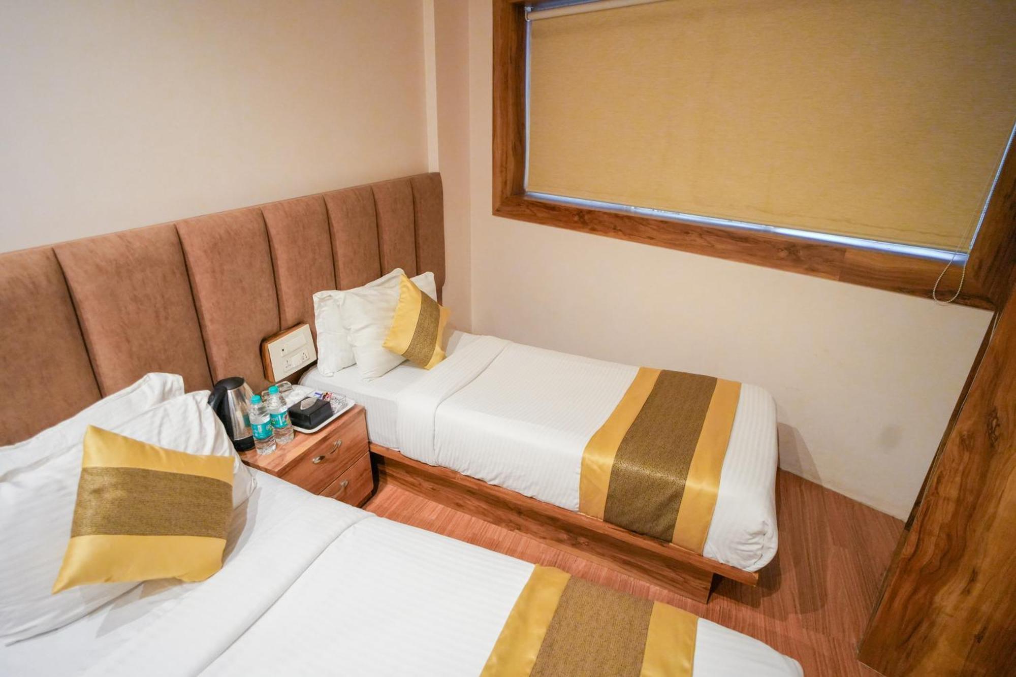 Hotel Skylink Hospitality Mahalaxmi Bombaim Exterior foto