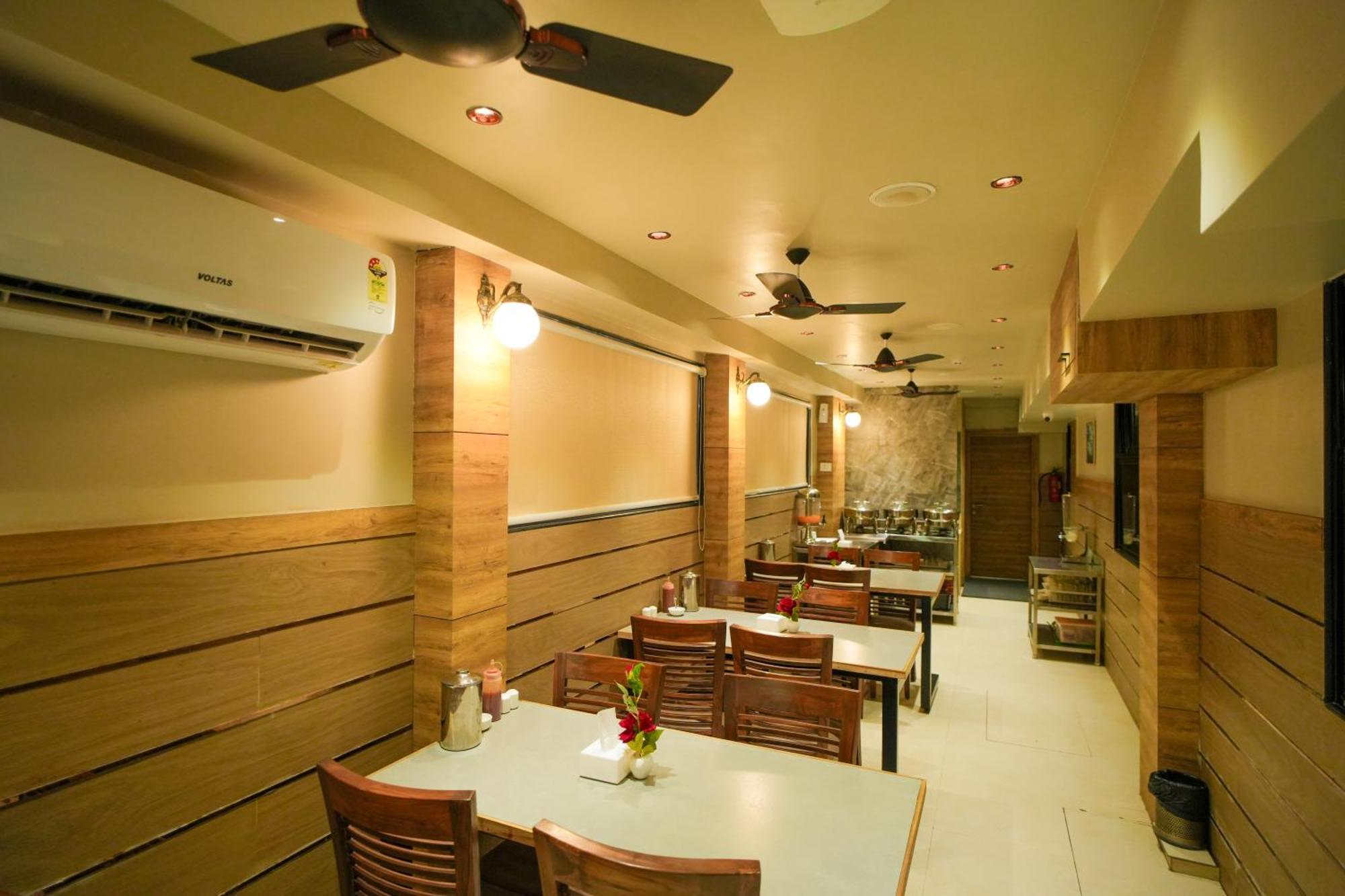 Hotel Skylink Hospitality Mahalaxmi Bombaim Exterior foto