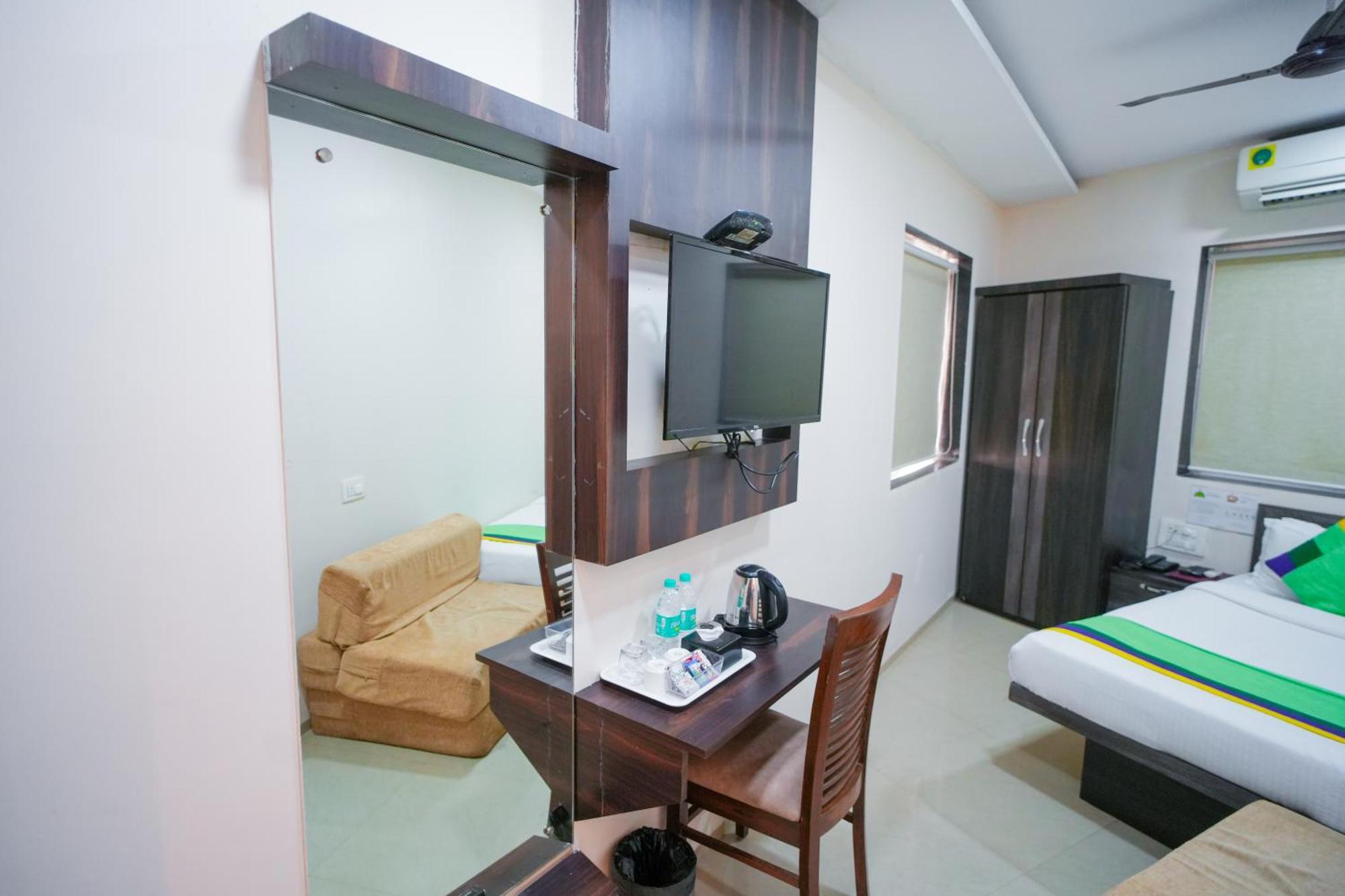 Hotel Skylink Hospitality Mahalaxmi Bombaim Exterior foto