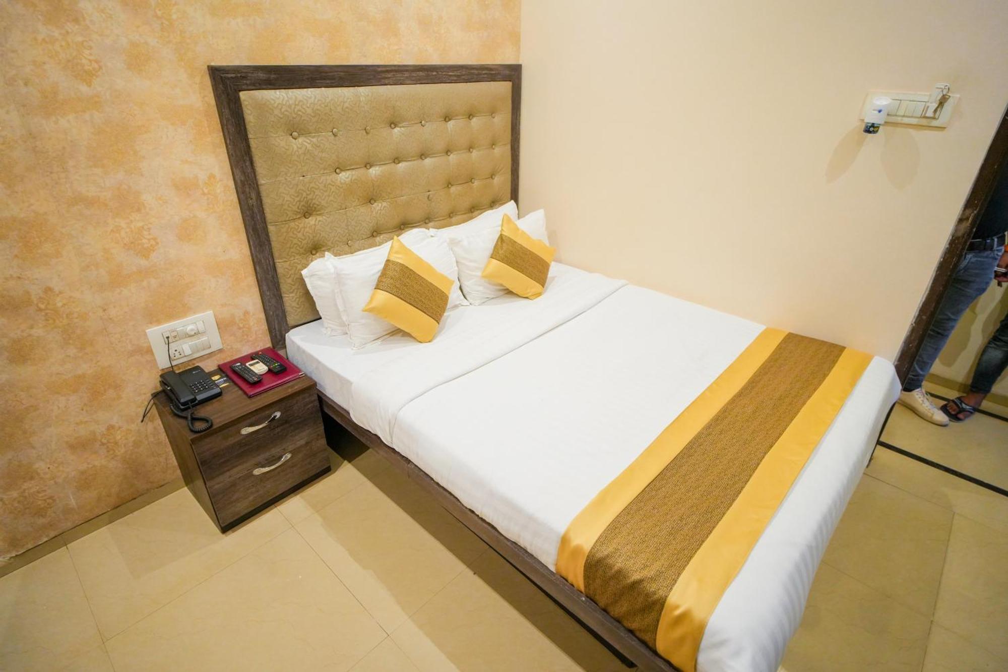 Hotel Skylink Hospitality Mahalaxmi Bombaim Exterior foto