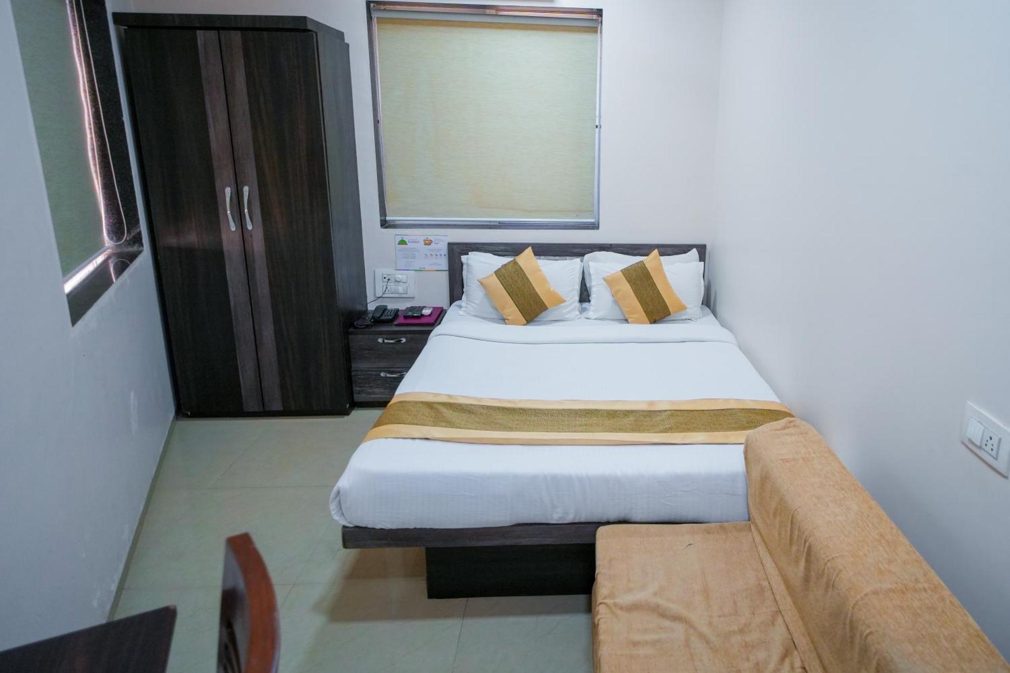 Hotel Skylink Hospitality Mahalaxmi Bombaim Exterior foto