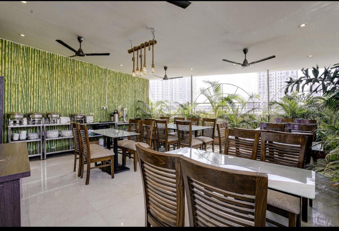 Hotel Skylink Hospitality Mahalaxmi Bombaim Exterior foto